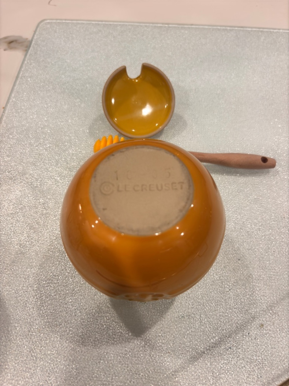 Le Creuset Stonewall Honey Pot with Silicon Dipper - Picture 9 of 10